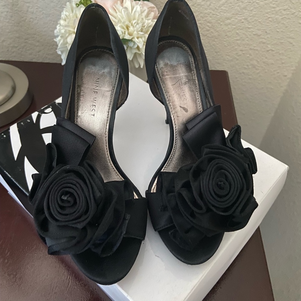 Nine West  kirsir black satin heels